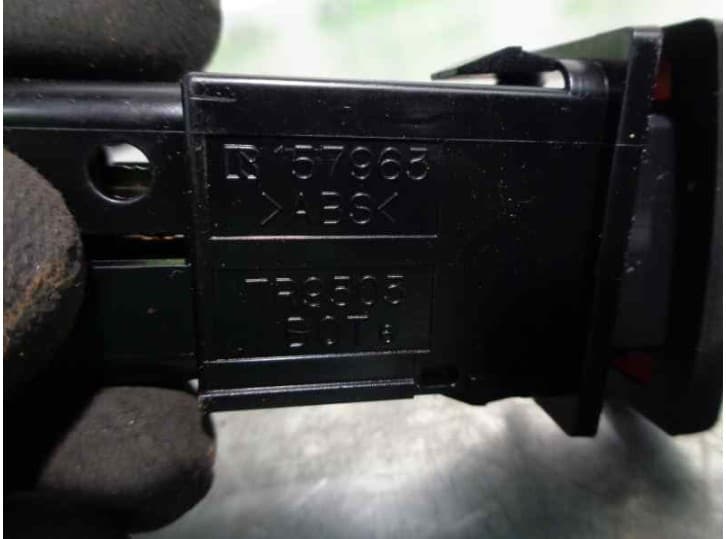Recambio de warning para toyota avensis (_t25_) 2.0 d-4d (cdt250_) referencia OEM IAM 157963 3