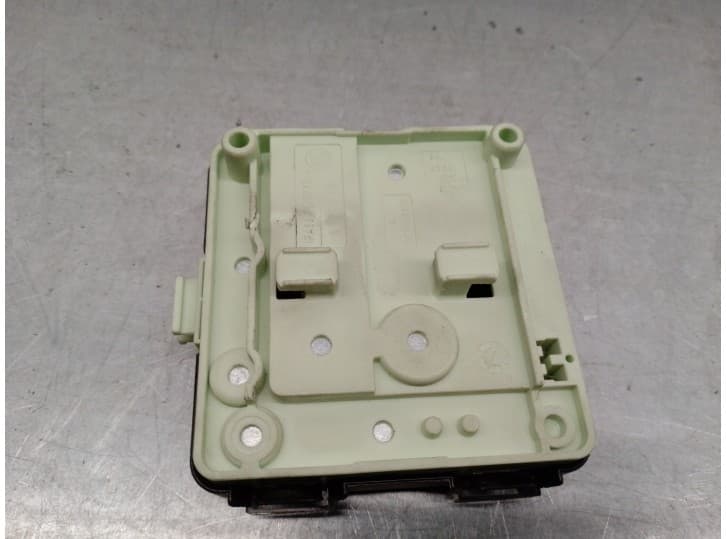 Recambio de caja reles / fusibles para bmw x3 (e83) 2.0 sd referencia OEM IAM 8387547 2
