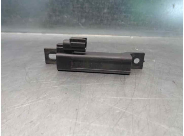 Recambio de antena para infiniti fx 50 awd referencia OEM IAM 5WK48775