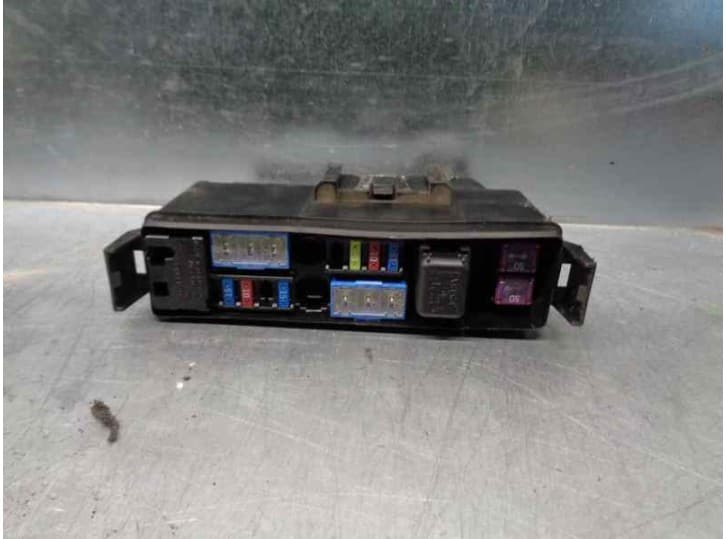 Recambio de caja reles / fusibles para infiniti fx 50 awd referencia OEM IAM 243817990A