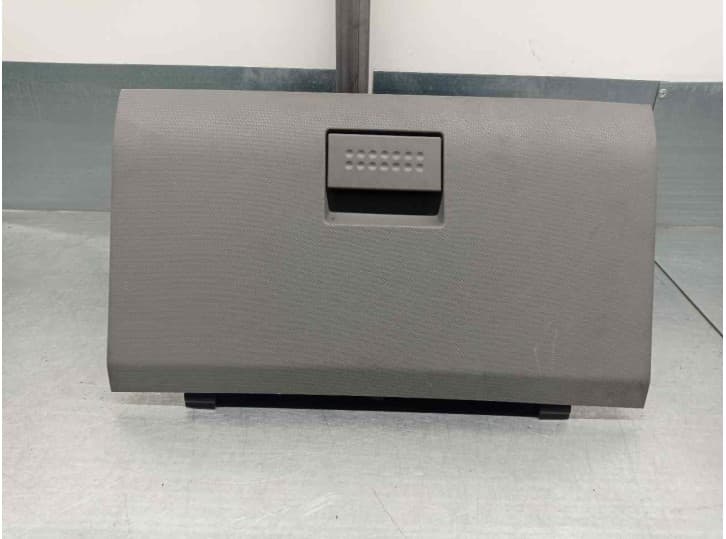 Recambio de guantera para dodge avenger 2.0 referencia OEM IAM 1AE15XD5AC