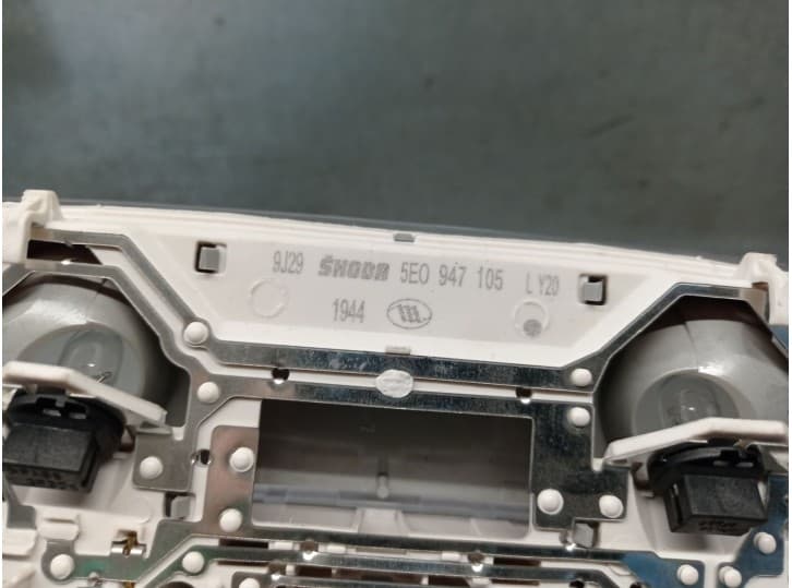 Recambio de luz interior para skoda karoq (nu7, nd7) 1.6 tdi referencia OEM IAM 5E0947105L 4