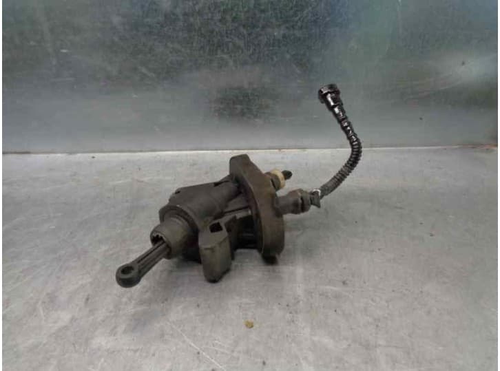 Recambio de bomba embrague para mazda 2 (dy) 1.4 cd referencia OEM IAM 2S617A543AC
