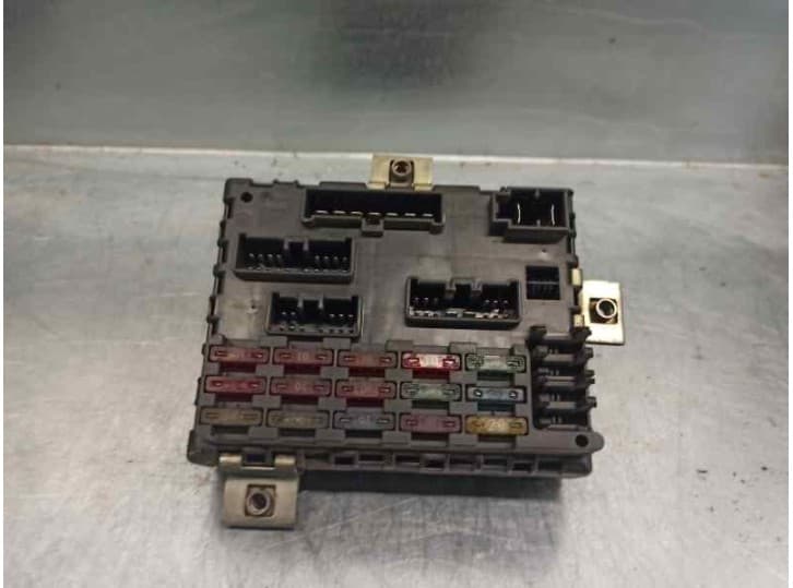 Recambio de caja reles / fusibles para fiat punto (176_) 55 1.1 referencia OEM IAM 7755601