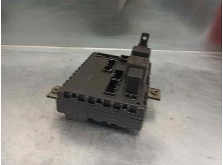 Recambio de caja reles / fusibles para fiat punto (176_) 55 1.1 referencia OEM IAM 7755601 3