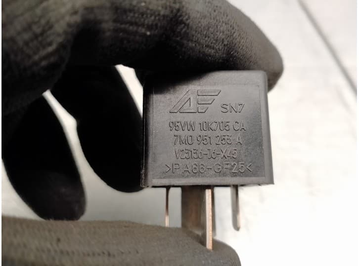 Recambio de rele para volkswagen golf iv (1j1) 1.9 tdi referencia OEM IAM 7M0951253A 3