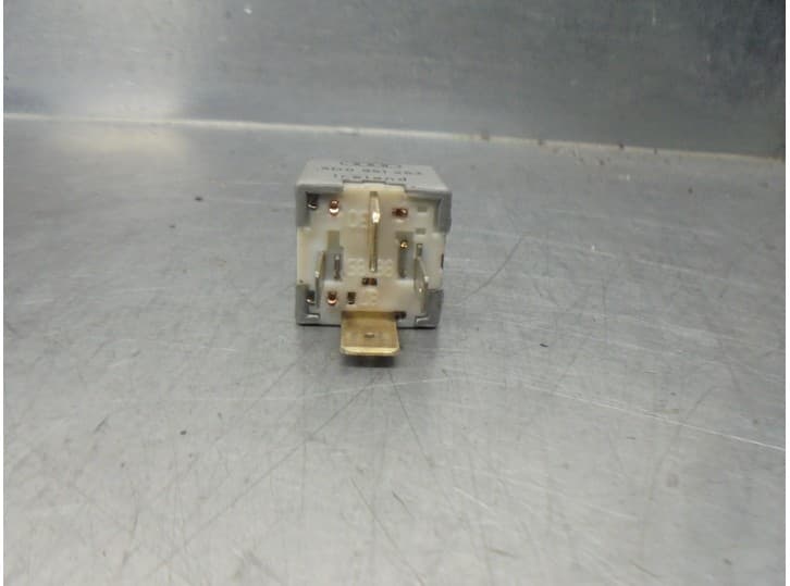 Recambio de rele para audi a4 b5 (8d2) 1.9 tdi referencia OEM IAM 8D0951253 2