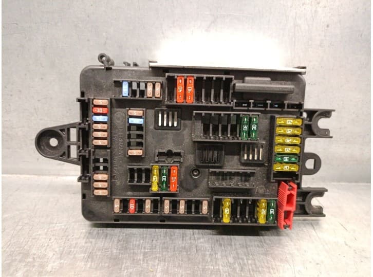 Recambio de caja reles / fusibles para bmw 1 (f20) 116 d referencia OEM IAM 9337881