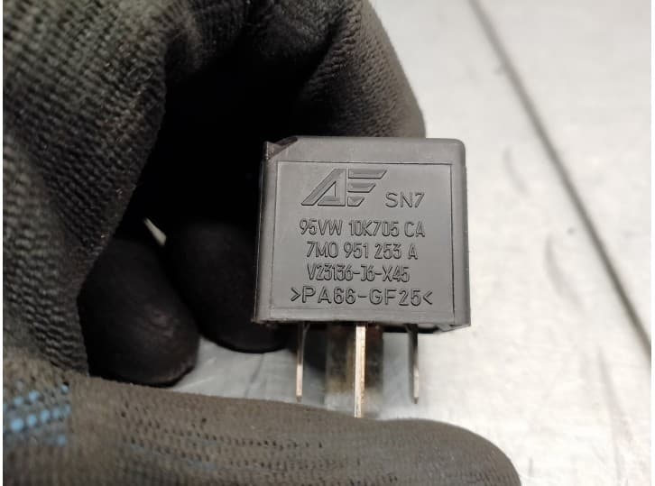 Recambio de rele para seat ibiza iii (6l1) 1.9 tdi referencia OEM IAM 7M0951253A 3