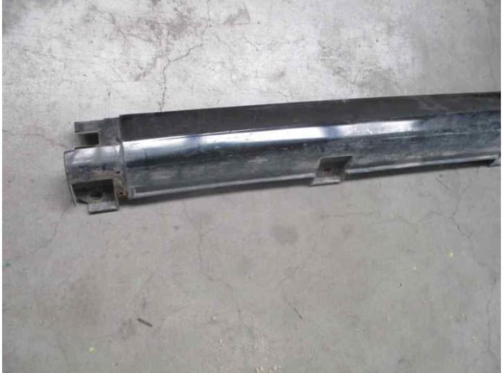 Recambio de faldon lateral para tata indica 1.4 td referencia OEM IAM 284381506 3