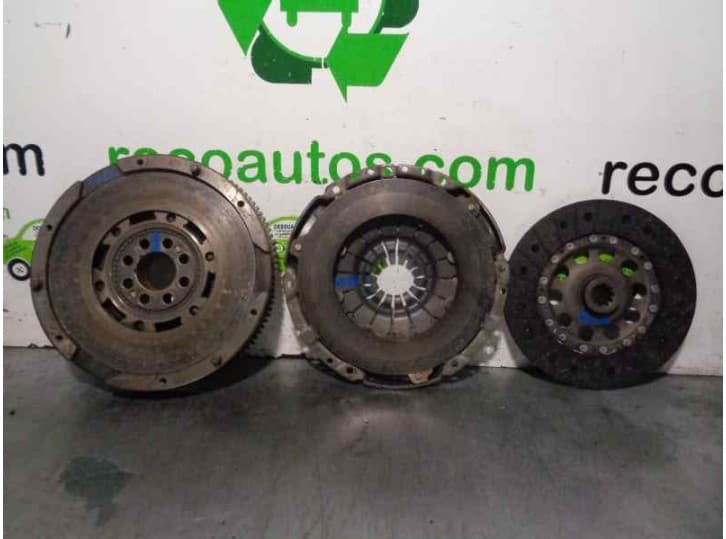 Recambio de kit embrague para bmw 5 (e39) 528 i referencia OEM IAM 415005010  LUK