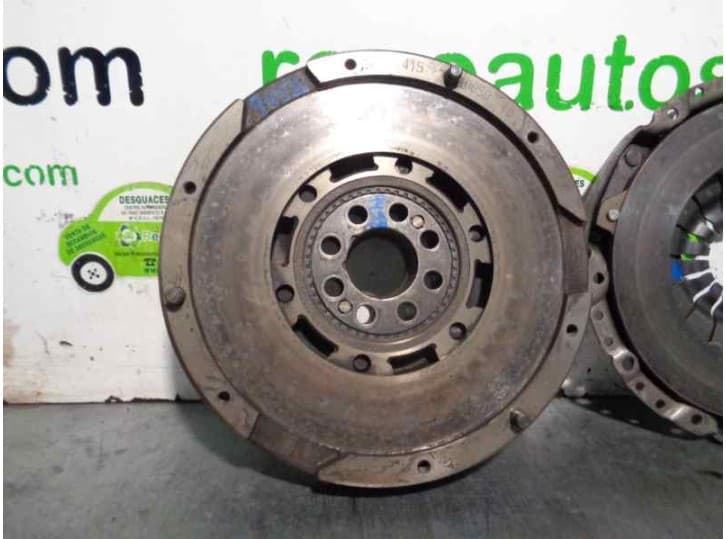 Recambio de kit embrague para bmw 5 (e39) 528 i referencia OEM IAM 415005010  LUK 2