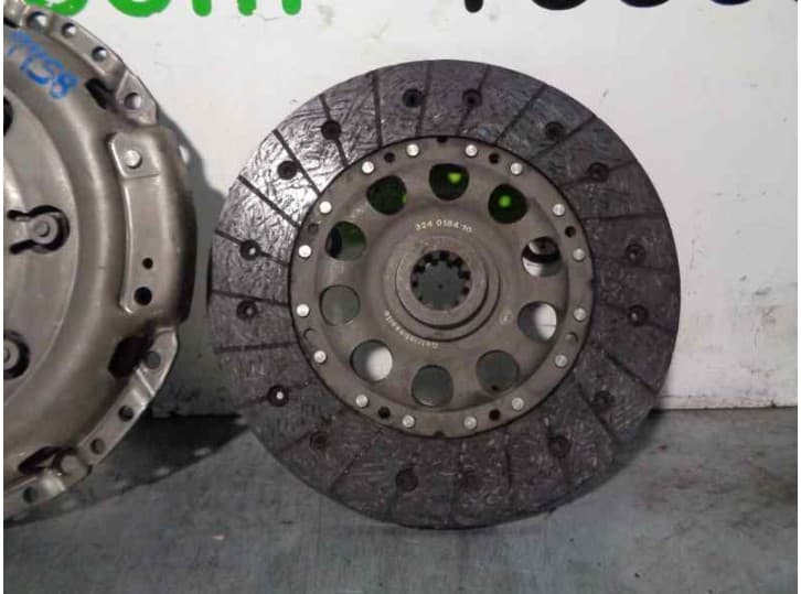 Recambio de kit embrague para bmw 5 (e39) 528 i referencia OEM IAM 415005010  LUK 7
