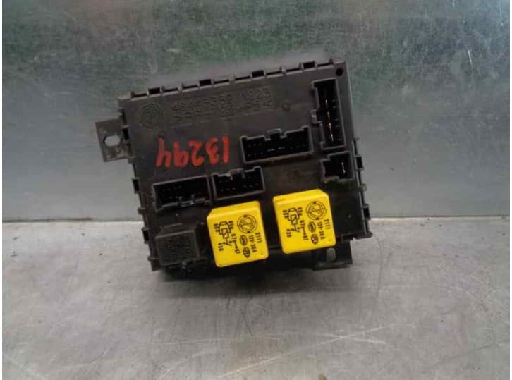 Recambio de caja reles / fusibles para fiat brava (182_) 1.9 d referencia OEM IAM 46443389