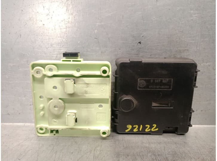 Recambio de caja reles / fusibles para bmw x3 (e83) 2.0 sd referencia OEM IAM 6928945 2