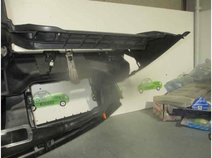 Recambio de salpicadero para lexus is i (_e1_) 200 (gxe10) referencia OEM IAM  NEGRO 8