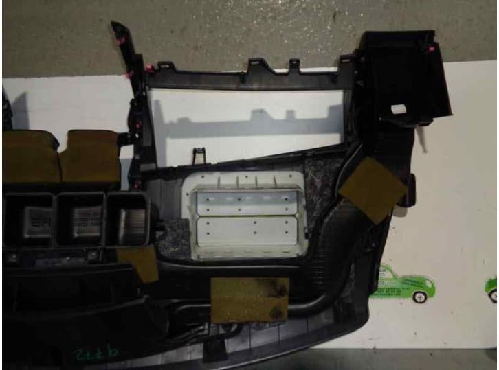 Recambio de salpicadero para toyota auris (_e15_) 1.4 d-4d (nde150_) referencia OEM IAM  NEGRO 8