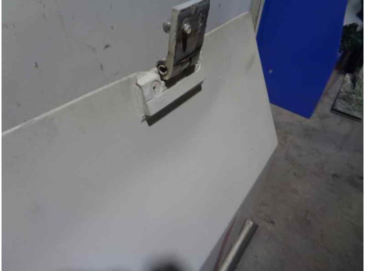 Recambio de capot para nissan trade furgoneta 100 referencia OEM IAM 3459274 BLANCO 2