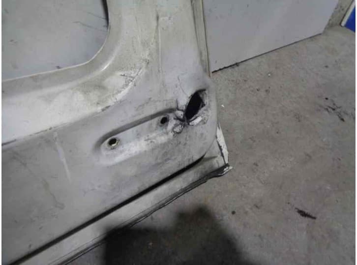 Recambio de capot para nissan trade furgoneta 100 referencia OEM IAM 3459274 BLANCO 7