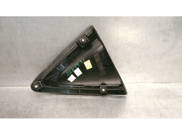 Recambio de molduras traseras para honda hr-v (ru) 1.5 (ru1) referencia OEM IAM L15B4 2