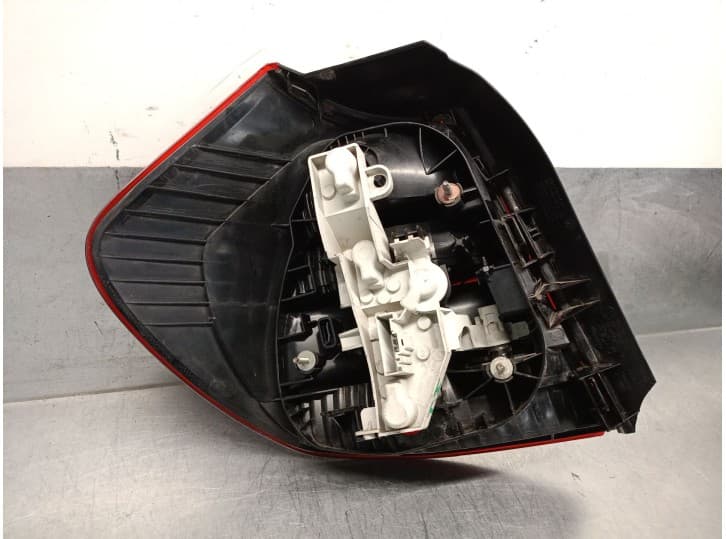 Recambio de piloto trasero derecho para bmw 1 (e81) 116 i referencia OEM IAM 63210397035 3