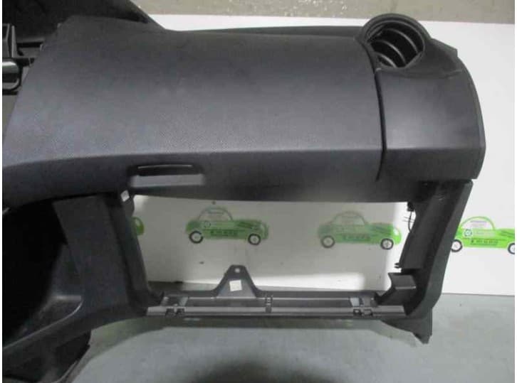 Recambio de salpicadero para toyota yaris (_p9_) 1.4 d-4d (nlp90_) referencia OEM IAM  NEGRO 6