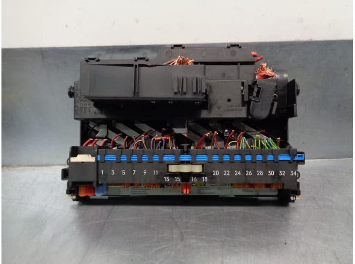 Recambio de caja reles / fusibles para bmw x3 (e83) 2.0 d referencia OEM IAM 8364542 2