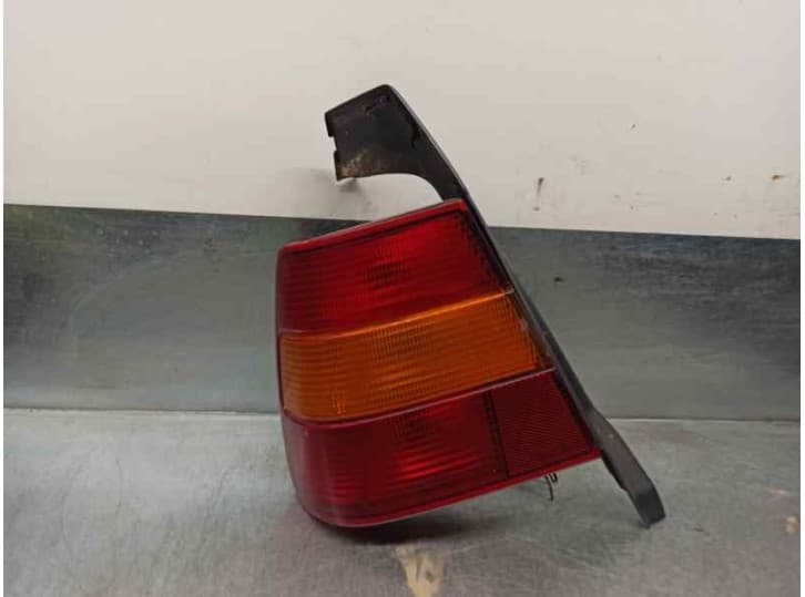 Recambio de piloto trasero izquierdo para volvo 940 (944) 2.3 referencia OEM IAM 3534087