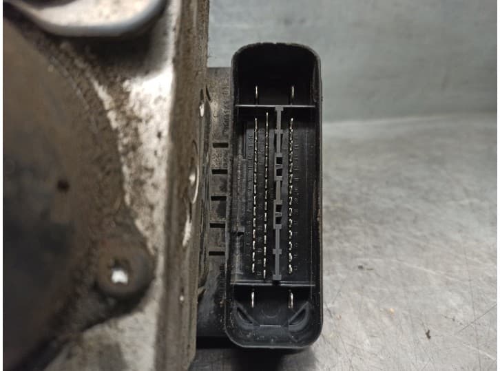 Recambio de abs para ssangyong rodius ii 2.0 xdi referencia OEM IAM 4894021710 3