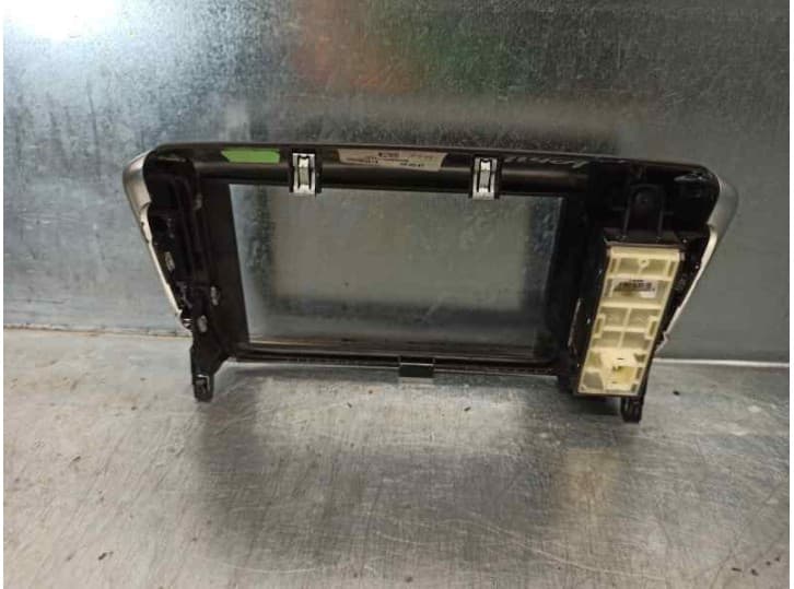 Recambio de consola para peugeot 208 i (ca_, cc_) 1.6 hdi referencia OEM IAM 9673861377 2