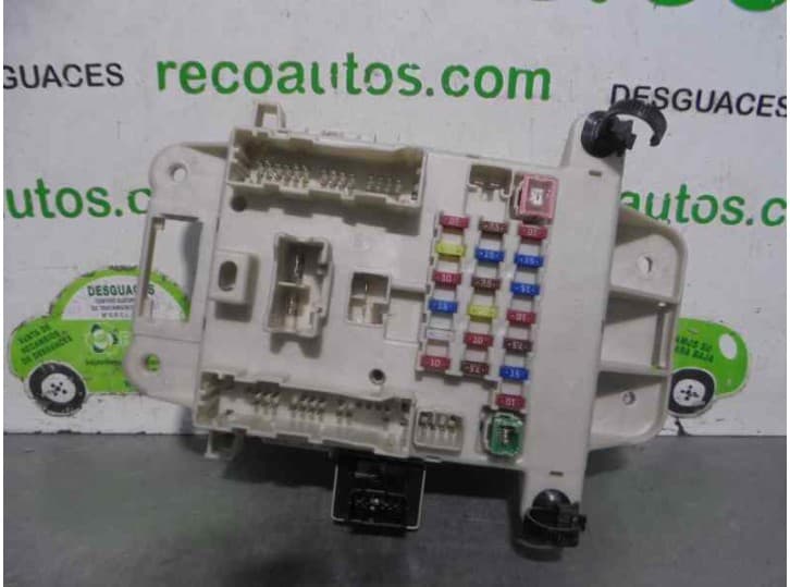 Recambio de caja reles / fusibles para toyota rav 4 2.4 120kw referencia OEM IAM 09355D05
