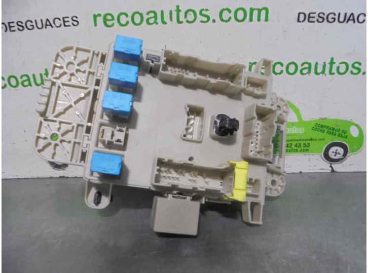 Recambio de caja reles / fusibles para toyota rav 4 2.4 120kw referencia OEM IAM 09355D05 2