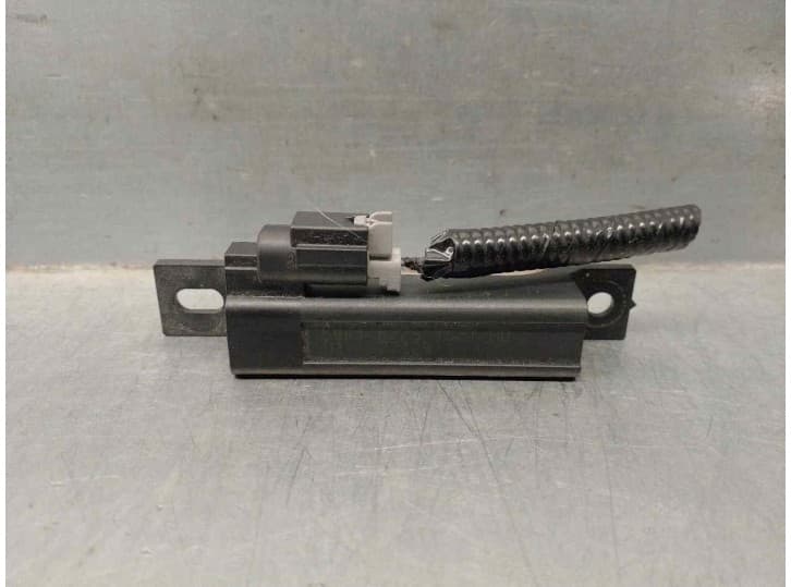 Recambio de antena para infiniti fx 37 awd referencia OEM IAM 5WK48775 5WK487759521AD