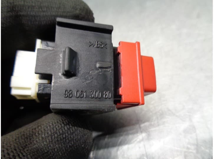 Recambio de interruptor para citroën c4 cactus 1.2 thp 110 referencia OEM IAM 9806130080 4