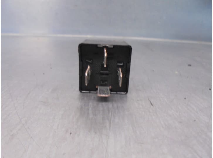 Recambio de rele para audi a4 b8 (8k2) 2.0 tdi referencia OEM IAM 8K0951253 2