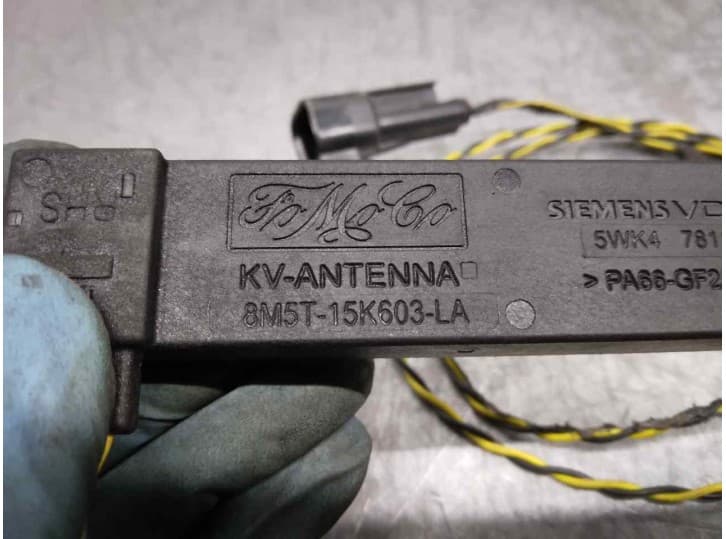 Recambio de antena para ford kuga i 2.0 tdci referencia OEM IAM 8M5T15K603LA 2