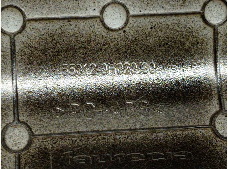 Recambio de moldura para peugeot 108 1.0 vti 72 referencia OEM IAM 550120H020  1472125X 3