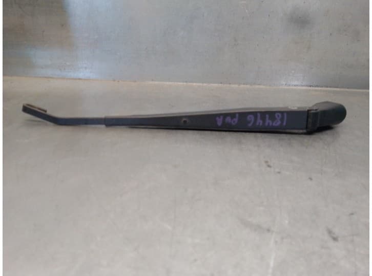 Recambio de brazo limpia trasero para kia joice (mte1p) 2.0 referencia OEM IAM 98820M2000
