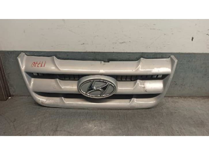 Recambio de rejilla delantera para hyundai matrix (fc) 1.8 referencia OEM IAM 8636117010