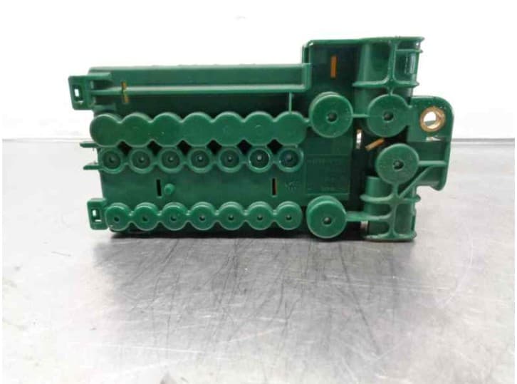 Recambio de caja reles / fusibles para bmw 5 (e39) 520 i referencia OEM IAM 8387543