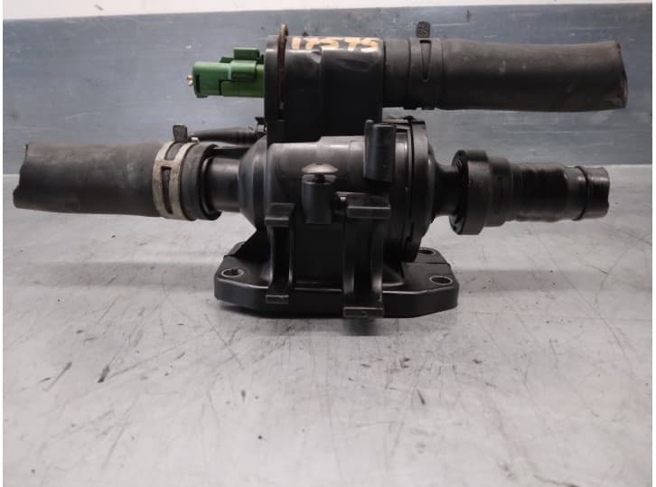 Recambio de termostato para ford fiesta v van 1.4 tdci referencia OEM IAM 9654393880 2