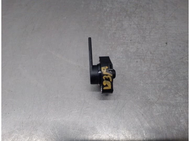 Recambio de sensor para kia soul ii (ps) 1.6 gdi referencia OEM IAM 93840B2100 2