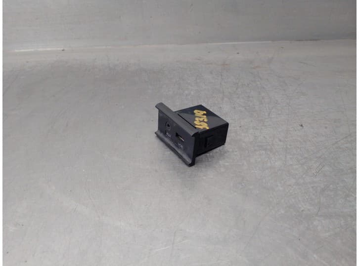 Recambio de mando para kia soul ii (ps) 1.6 gdi referencia OEM IAM 96120B2120 AUX/USB