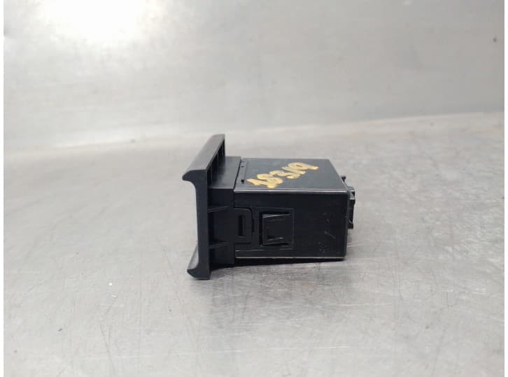 Recambio de mando para kia soul ii (ps) 1.6 gdi referencia OEM IAM 96120B2120 AUX/USB 3