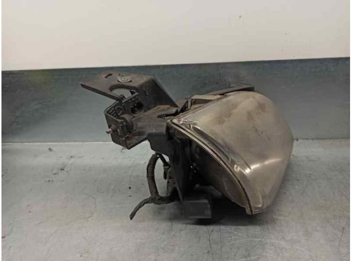 Recambio de faro derecho para opel sintra (apv) 2.2 dti referencia OEM IAM 16521698A 2