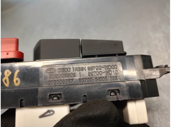Recambio de warning para kia pro cee'd (ed) 1.6 crdi 90 referencia OEM IAM 937001H000 3
