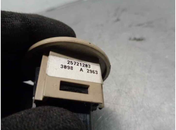Recambio de mando para cadillac cts 3.2 referencia OEM IAM 25721203 3