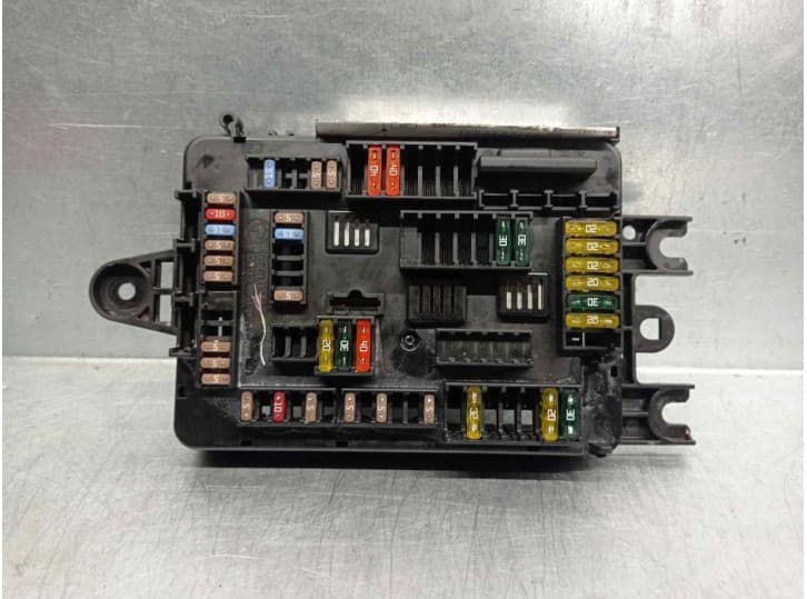 Recambio de caja reles / fusibles para bmw 3 (f30, f80) 318 d referencia OEM IAM 9337881