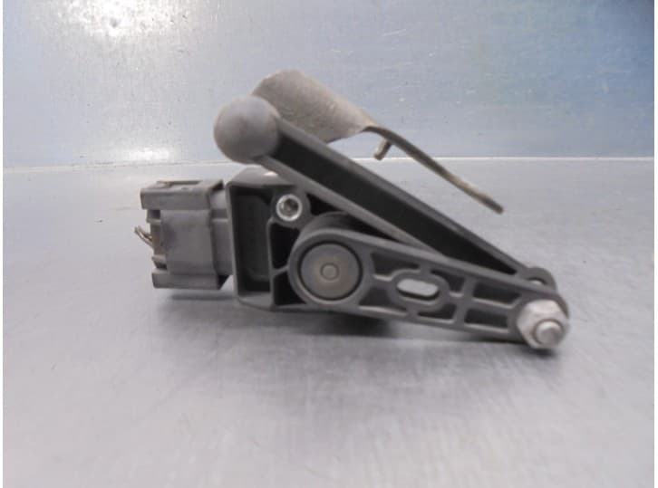 Recambio de motor regulacion faros para bmw 1 (f21) 116 d referencia OEM IAM 37146784072 2