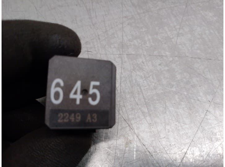 Recambio de rele para audi a5 sportback (8ta) 2.0 tdi referencia OEM IAM 4H0951253A 3